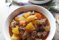 Hearty Slow Cooker Beef Stew with Potatoes and Carrots