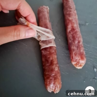 Demonstration image of how to peel the casing off Chinese sausages