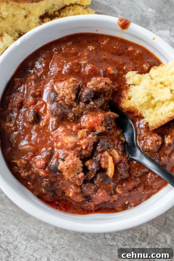 Classic Chili Con Carne Recipe with Beef and Beans 3 chili with cornbread