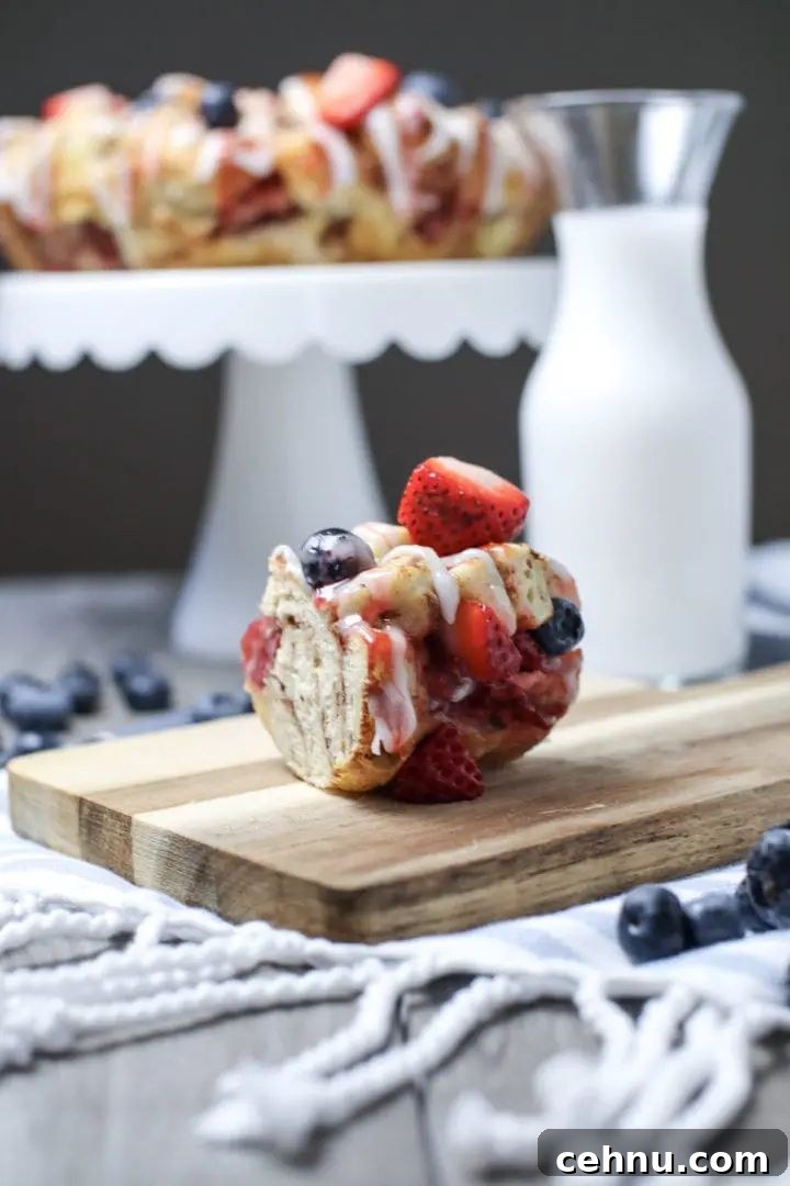 berry cinnamon roll monkey bread