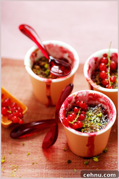 A Slice of Spring: Springtime Inspiration 5 red currant rhubarb crumble